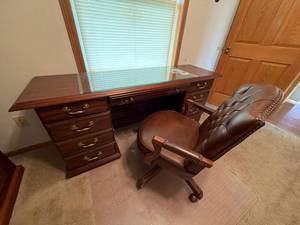 Traditional Mahogany-Finish Executive Desk & Tufted Leather Office Chair Set