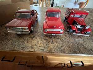 Set of 3 Vintage Red Diecast Model Trucks 118 Scale