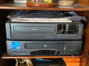 Magnavox & GE VHS VCR Players With Remotes VG2042 Video Cassette Lot