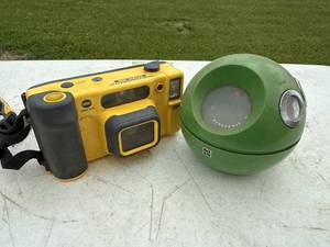 Vintage Panasonic Panapet 70 Radio & Minolta Weathermatic Camera