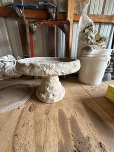 Cast Concrete Garden Birdbath Pedestal Bowl with Leaf Motif Decor