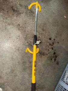 The Club Twin Hooks Steering Wheel Lock w Keys Auto Security Bar