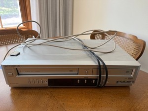 Accurian DVD VCR Combo Recorder VHS Hi-Fi DVD-RWR Silver See Photos