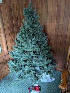 Pre-Lit Artificial Christmas Tree With Tree Removal Bag