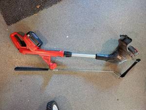 Black & Decker 18V Cordless String Trimmer With Battery & Attachments