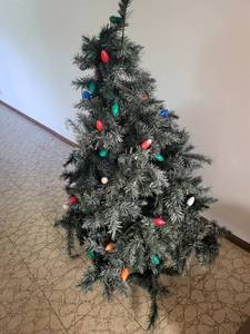 Pre-Lit Artificial Christmas Tree With Multicolor Lights