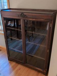 Antique Traditional Glass Door Bookcase Display Cabinet Mahogany Finish 53in