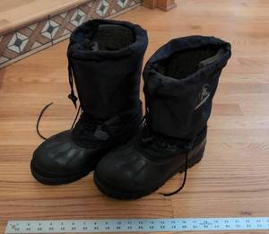 Pair of Kamik Mens Black Insulated Winter Snow Boots Size 11