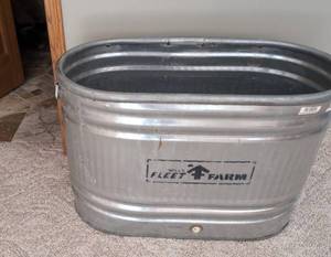 Mills Fleet Farm Galvanized Steel 50 Gallon Stock Tank w Handles