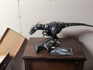 WowWee Roboraptor Remote Control Robotic Dinosaur w Controller Manual