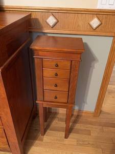 Cherry Finish Standing Jewelry Armoire Cabinet Mirror Top 4 Drawers