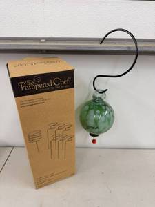 Pampered Chef Outdoor Party Sticks New in Box w Green Glass Garden Hummingbird Feeder
