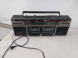 Realistic SCR-31 AMFM Dual Cassette Stereo Boombox Radio 14-799