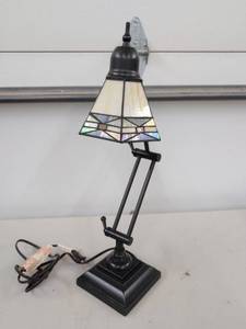 Tiffany Style Adjustable Desk Lamp Stained Glass Shade Black Metal