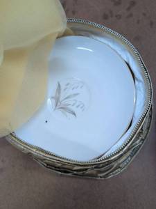 Kaysons Golden Rhapsody Fine China Set in Quilted Storage Cases