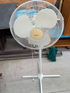Holmes Pedestal Electric Fan White 3-Speed Oscillating Model HASF1705-UC