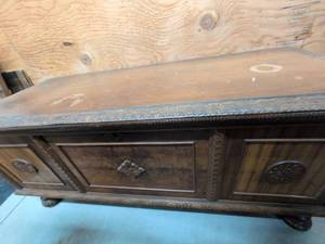 Roos Cedar Hope Chest Blanket Chest Sealtite Lid Carved Wood Trunk