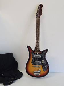 Nice Looking Sunburst Design Electric Guitar wCase