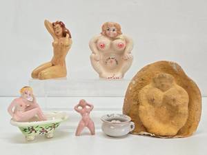 Lot of 1940s-50s Comical Risque Items