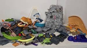 2 Complete HOT WHEELS Race Track Sets SHARK PARK &amp T-Rex Rampage
