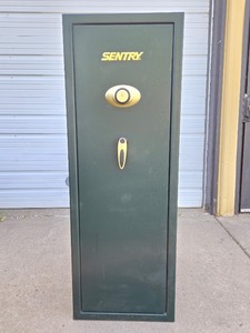 Quality SENTRY Heavy Duty Executive Gun Safe Model G5241-1