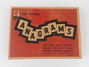 Vintage Milton Bradley Anagrams 4305 Board Game Set