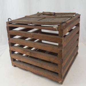 Antique Wooden Egg Crate With Hinged Lid & Handle