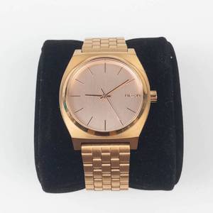 Nixon Quartz Watch With Gold Tone Bracelet - New Battery - Running