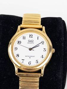 Q&Q Quartz Wrist Watch - Running