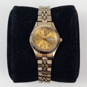 Citizen Quartz Day-Date Gold Tone Watch - running new battery