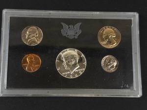 1968-S US Mint Proof set. 40% silver half no outer box
