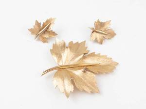 Boucher Textured Maple Leaf Brooch & Clip-On Earrings Set of 3