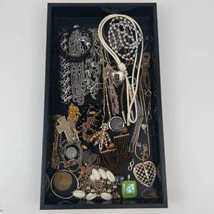 Costume Jewelry Mixed Lot in Display Tray