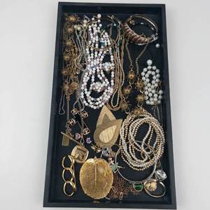 Mixed Fashion Jewelry Assortment in Tray