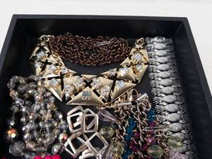 Costume Jewelry Mixed Lot in Tray