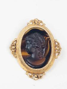 Florenza Left-Facing Cameo Gold-Tone Brooch