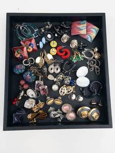 TONS OF NICE PAIRS OF COSTUME EARRINGS
