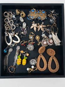 Mixed Costume Jewelry Earring Assortment