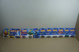 12 Hot Wheels