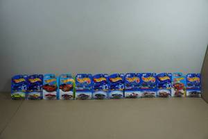 12 Hot Wheels