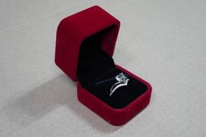 Silver Tone Ring with Clear Stone - Size 8