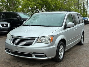 2012 CHRYSLER TOWN AND COUNTRY TOURING 149k Miles (NO RESERVE)