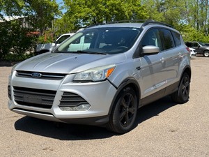 2015 FORD ESCAPE SE 4x4  103k Miles  No Accidents Reported  2 Owner (NO RESERVE)