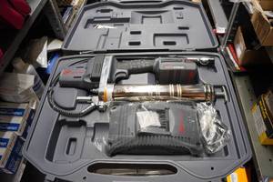 Ingersoll Rand Cordless 20V Grease Gun Kit