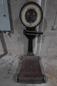 Vintage Toledo 31-1821 800 Lb Capacity Shipping Scale