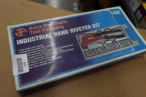 Astro Pneumatic 1432 Industrial Hand Riveter Kit