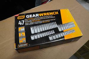 GearWrench 47-Piece 14 Drive SAEMetric Standard & Deep Mechanics Tool Set