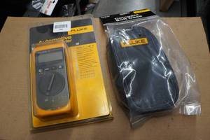 Fluke 18 Digital Automotive Meter with Soft Case