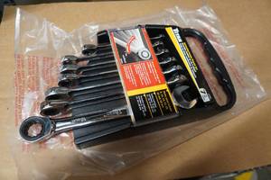 Titan 7-Piece Metric Ratcheting Combo Wrench Set