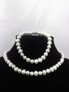 Freshwater Pearl Necklace and Bracelet Set